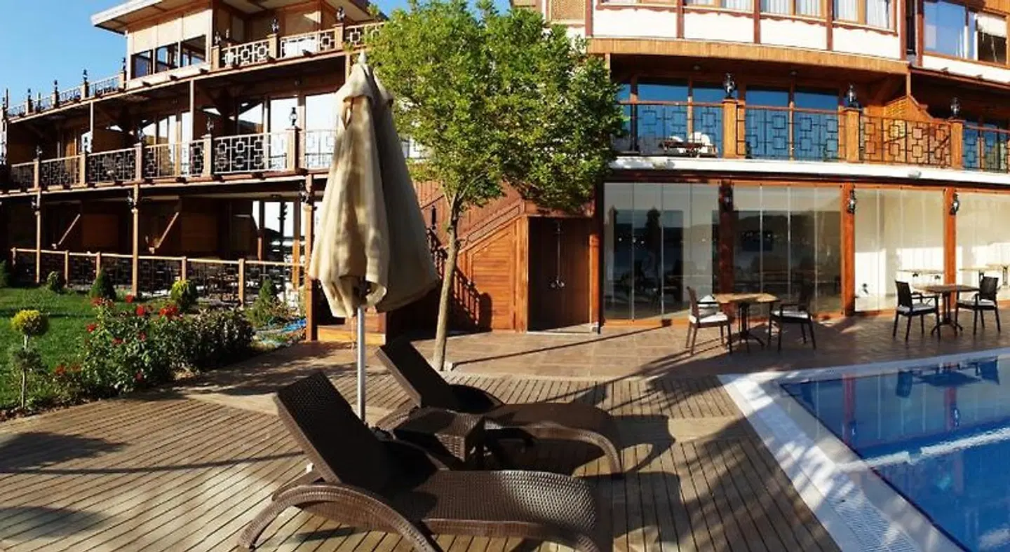Phellos Suites EXTERIOR