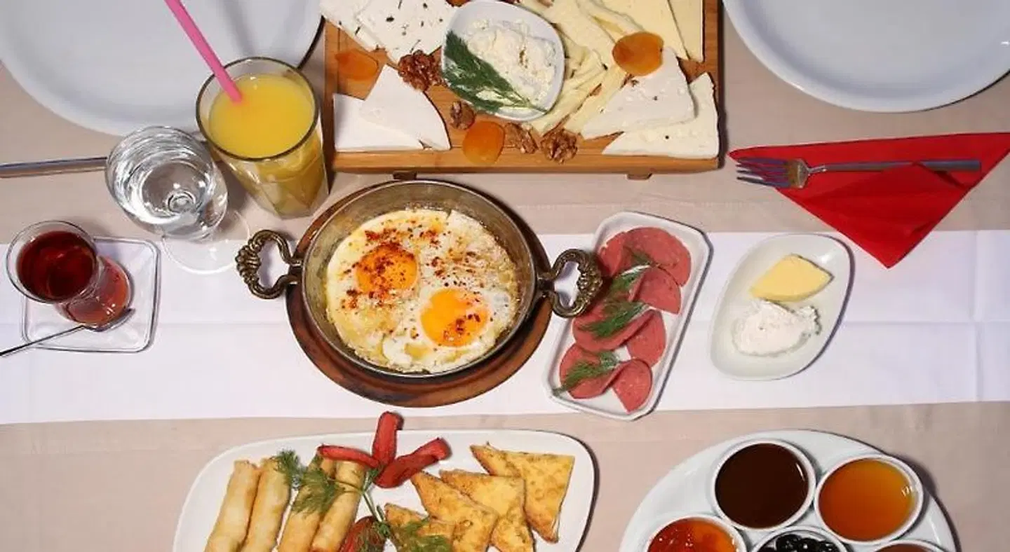 Phellos Suites Restaurant
