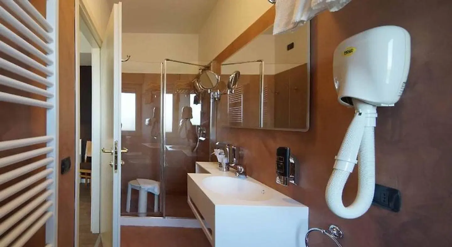 Hotel Clarin 14 by Dori Badezimmer