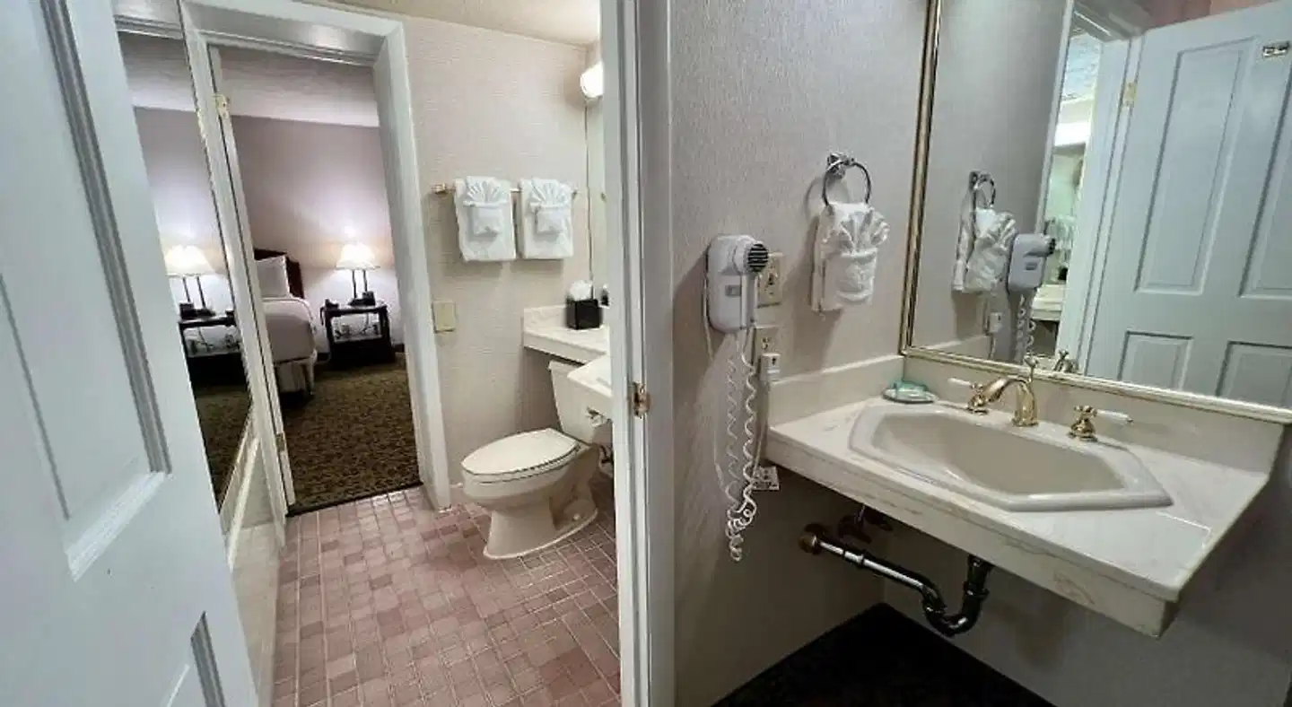 Salt Lake Plaza SureStay Collection by Best Western Badezimmer