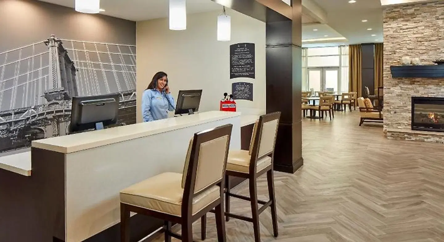 Staybridge Suites Anaheim At The Park by IHG Bar