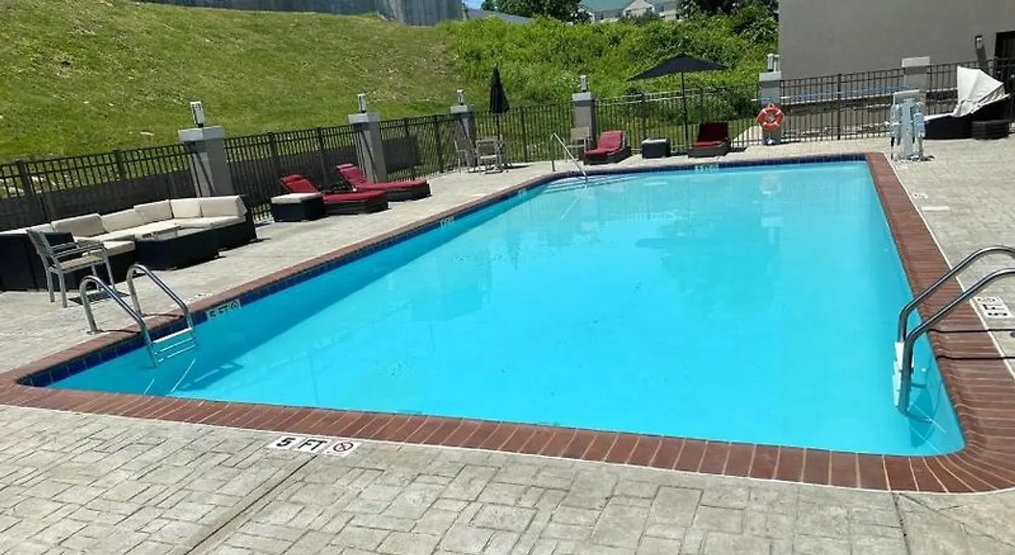 Quality Suites Nashville Airport OUTDOOR_POOL