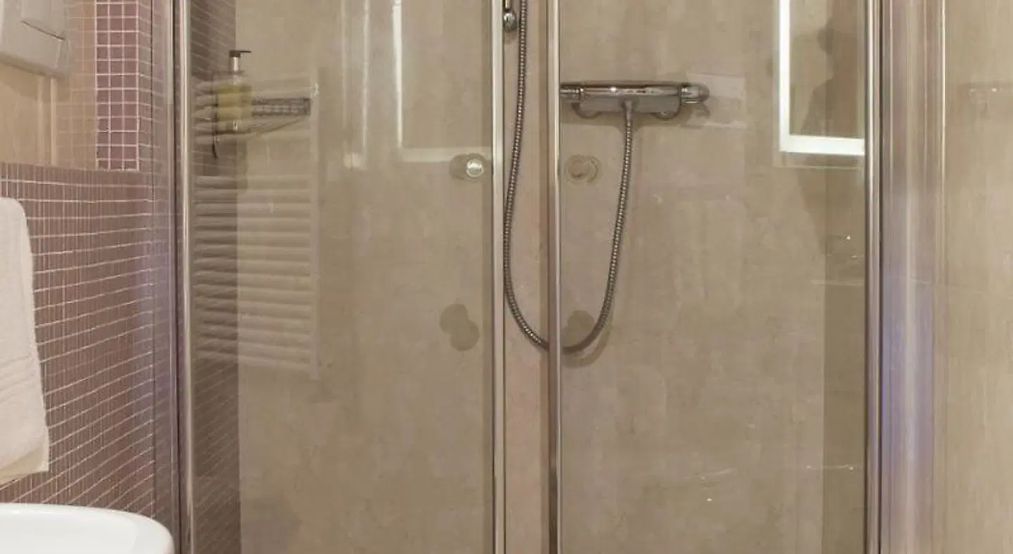 Green Park Hotel Badezimmer