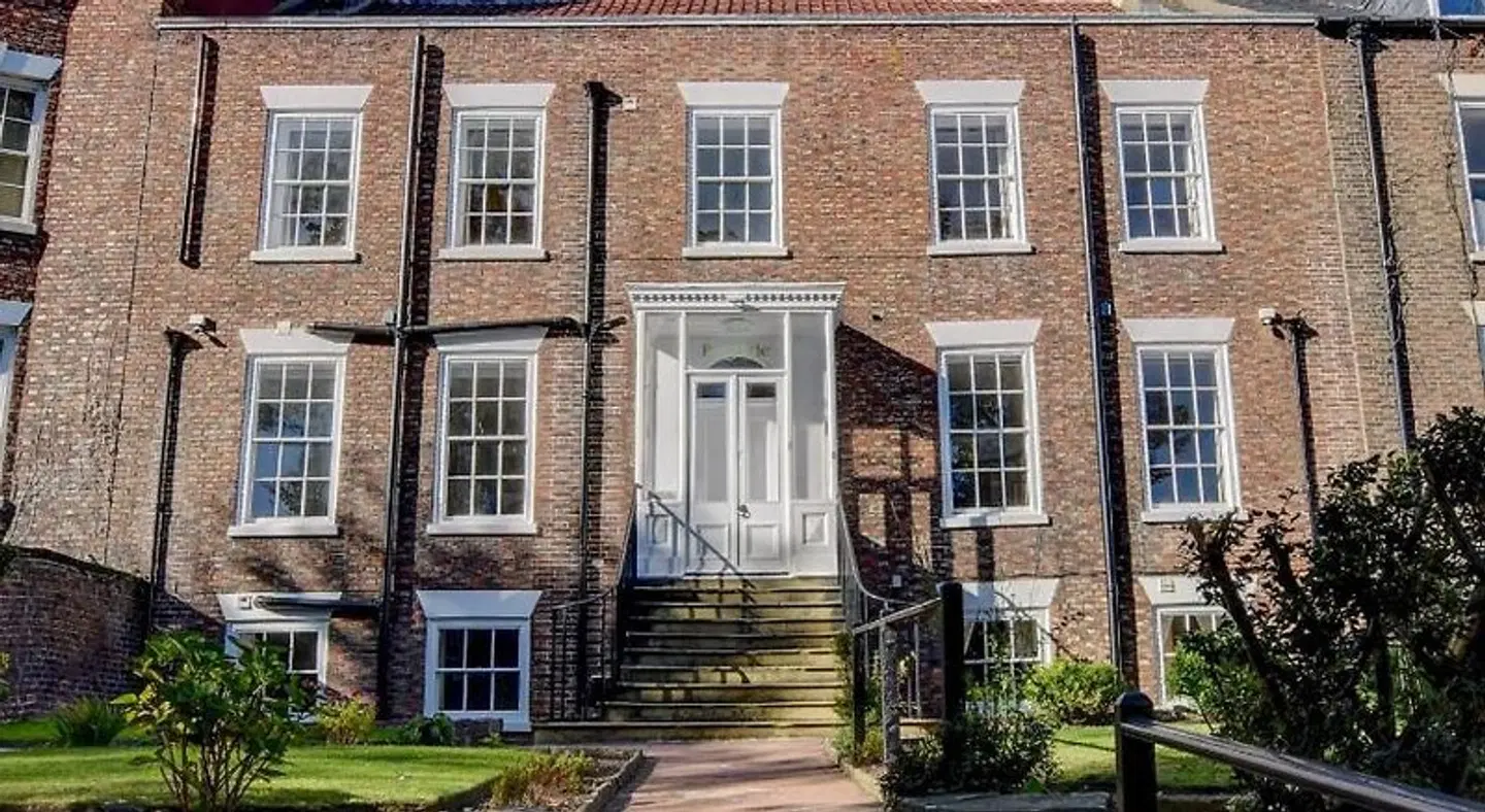 White Linen Whitby, Room Only EXTERIOR