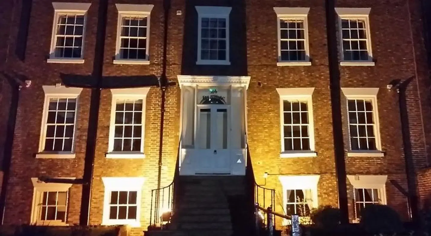 White Linen Whitby, Room Only EXTERIOR