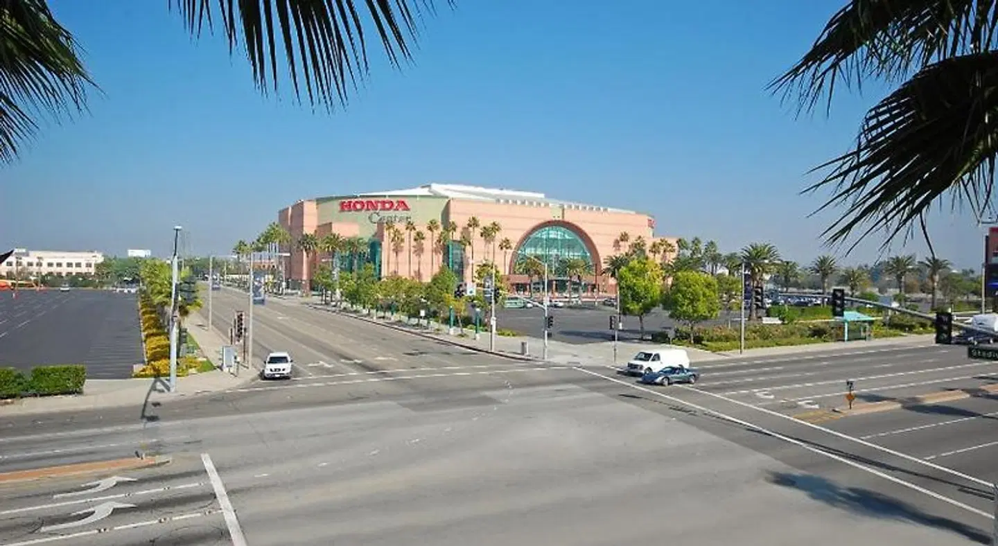 Ayres Hotel Anaheim EXTERIOR