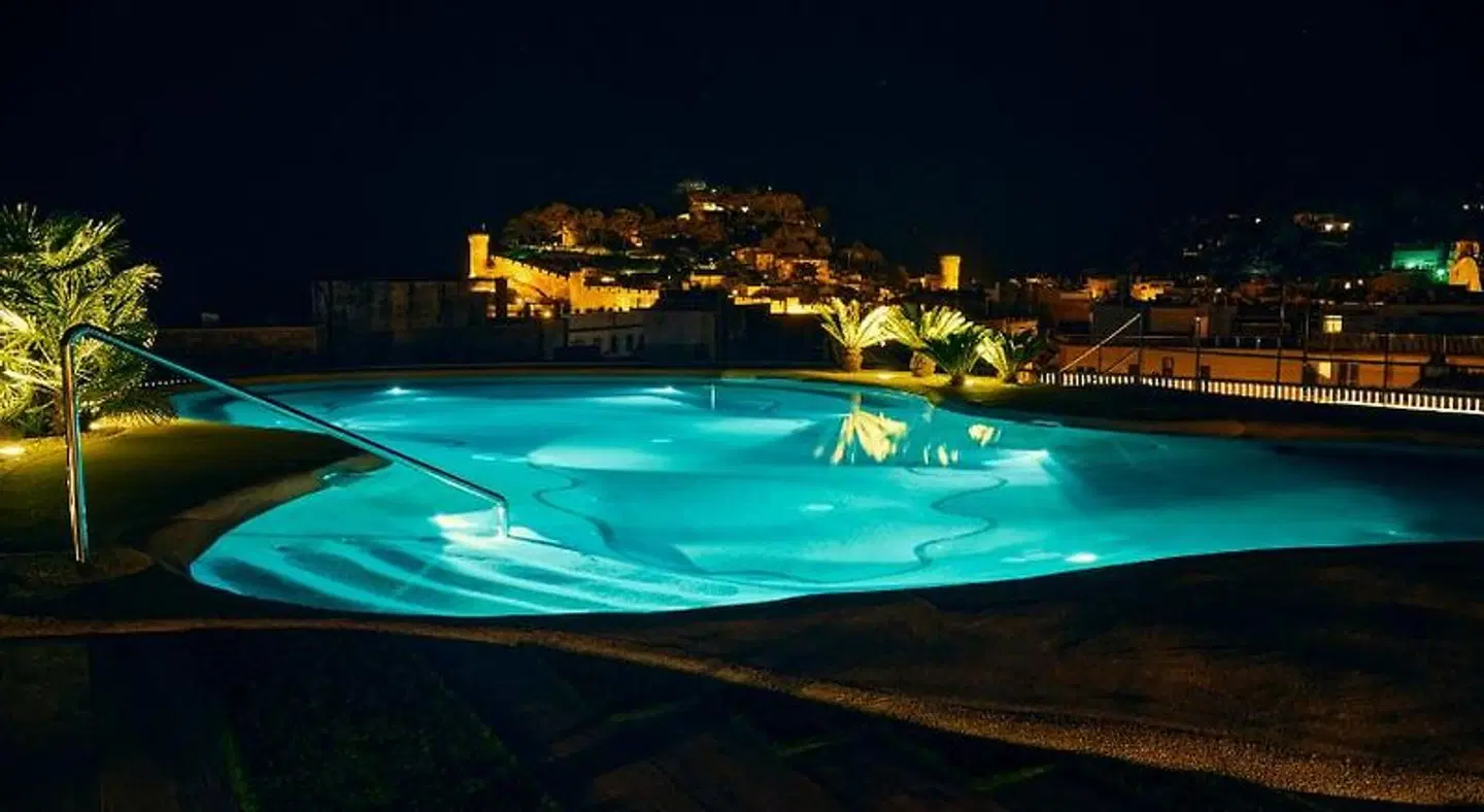 Delfín OUTDOOR_POOL