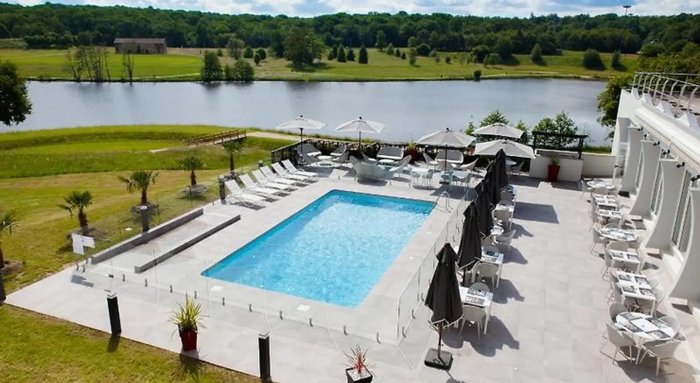 Novotel Limoges Le Lac OUTDOOR_POOL