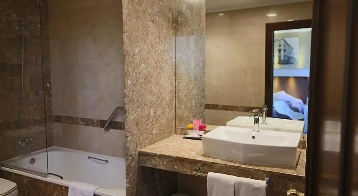 Gran Hotel España Badezimmer