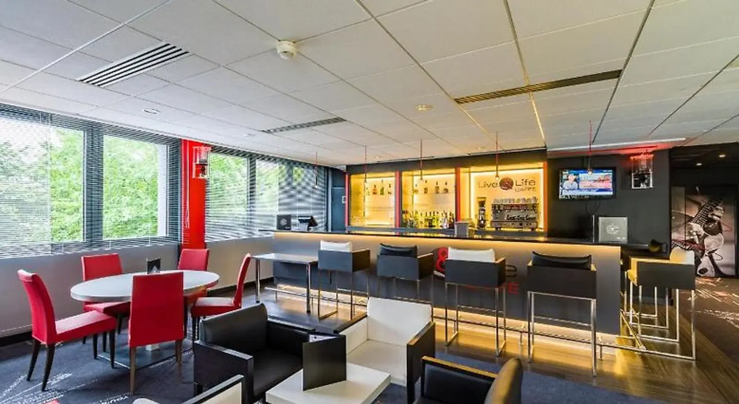 Novotel Tours Centre Gare Bar