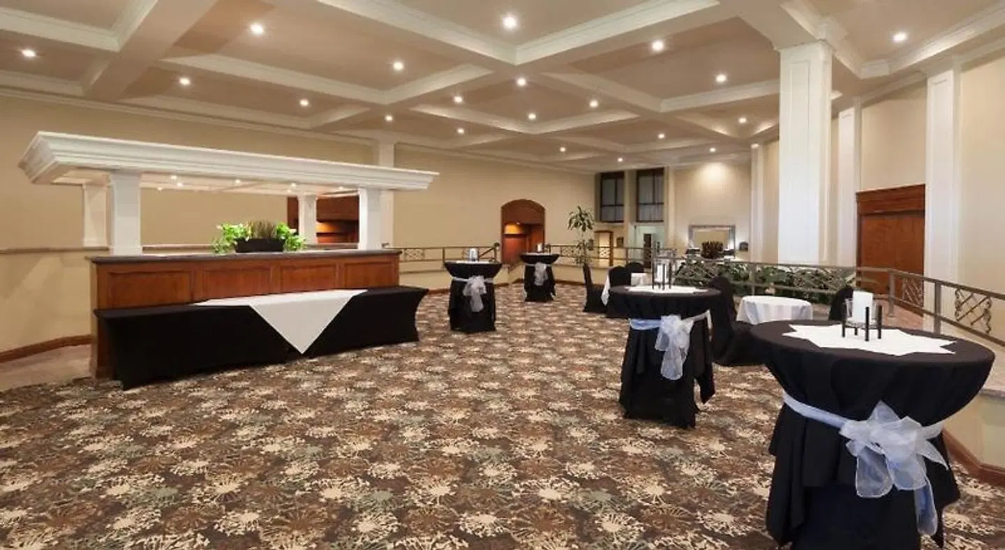 Wyndham Visalia LOUNGE_LOBBY
