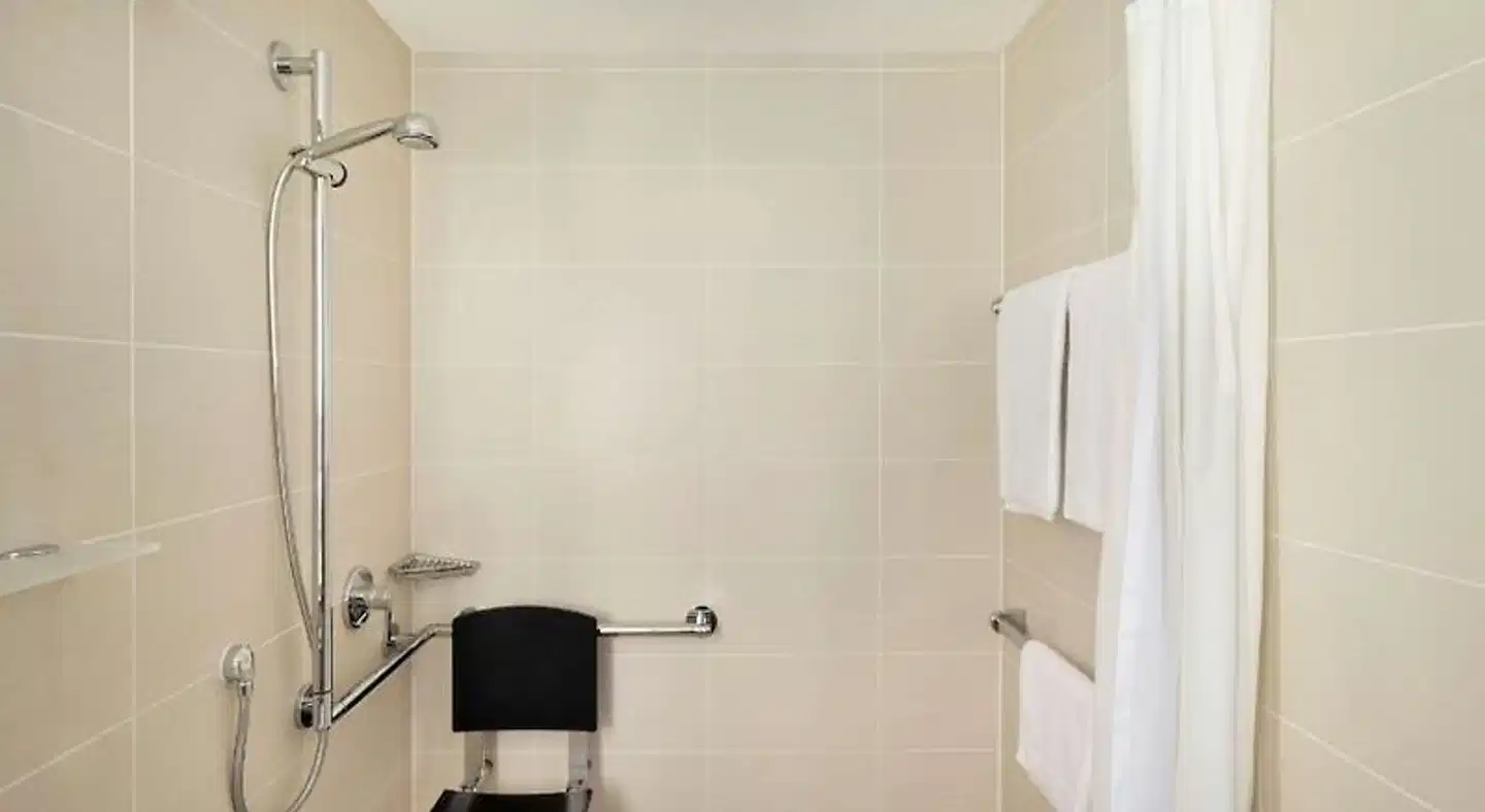 Ramada Nürnberg Parkhotel Badezimmer