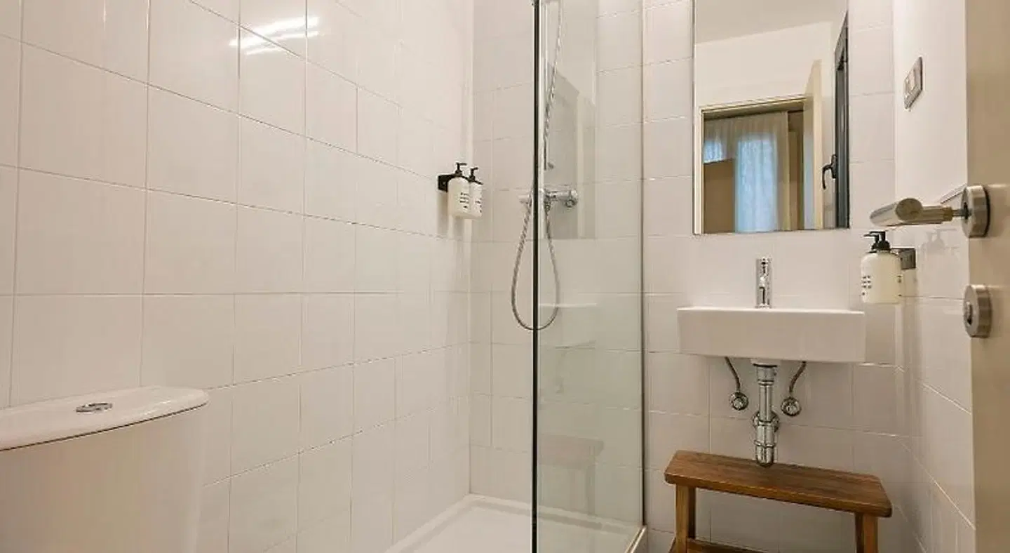 Guesthouse Pau Claris by Uma Suites Badezimmer