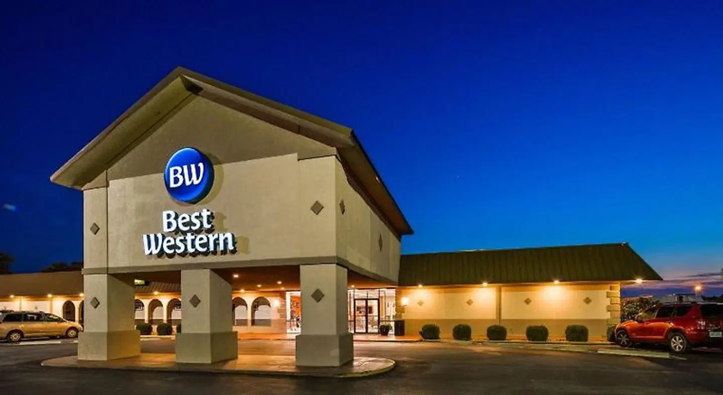 Best Western Airport EXTERIOR