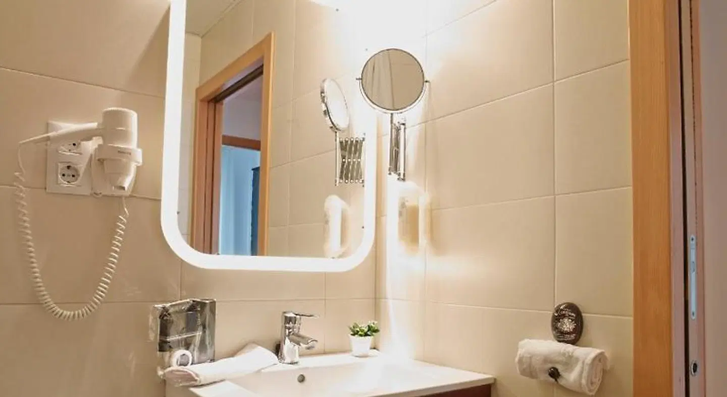 Apart-Suites Hostemplo Badezimmer