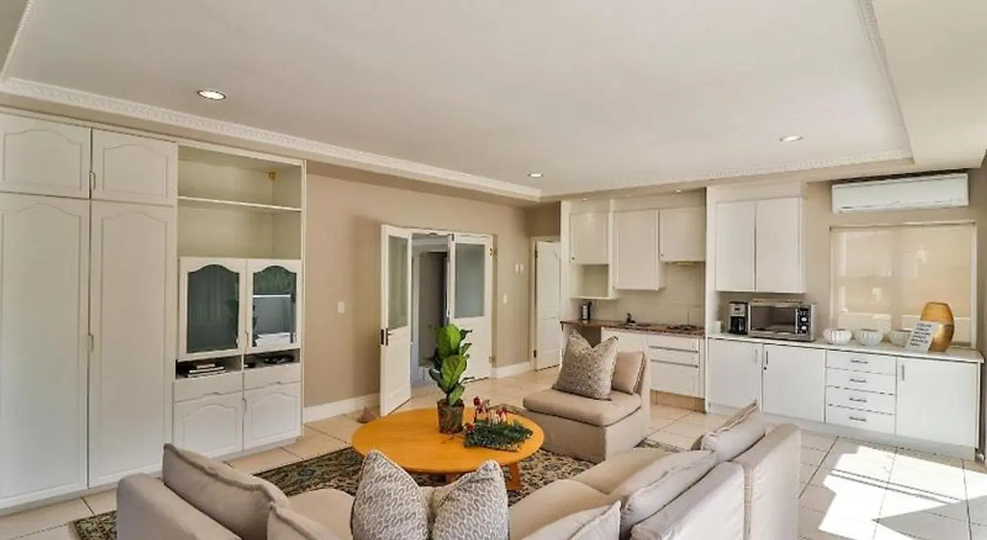 Hermanus Beachfront Lodge LOUNGE_LOBBY