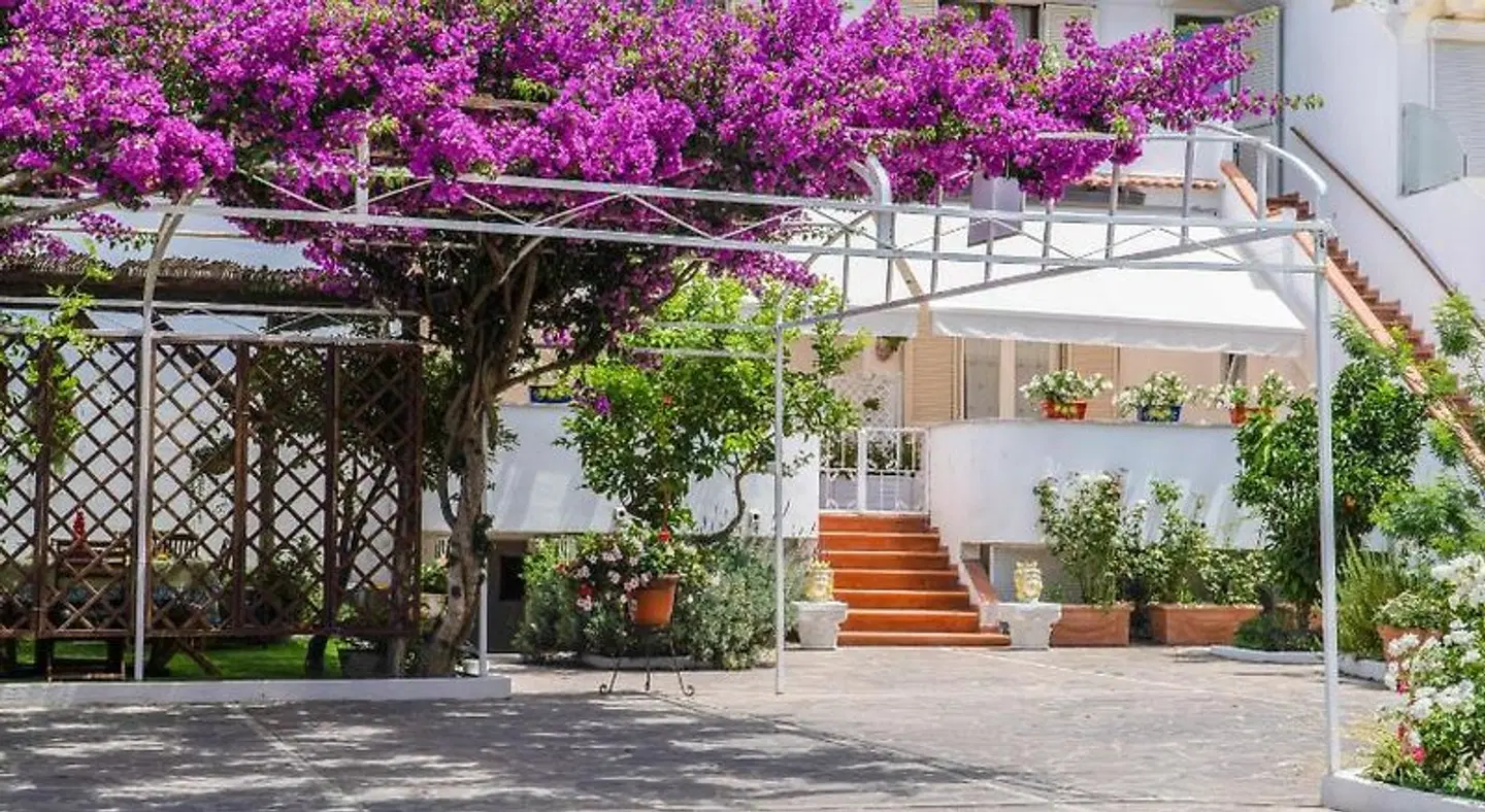 Villa Iolanda EXTERIOR