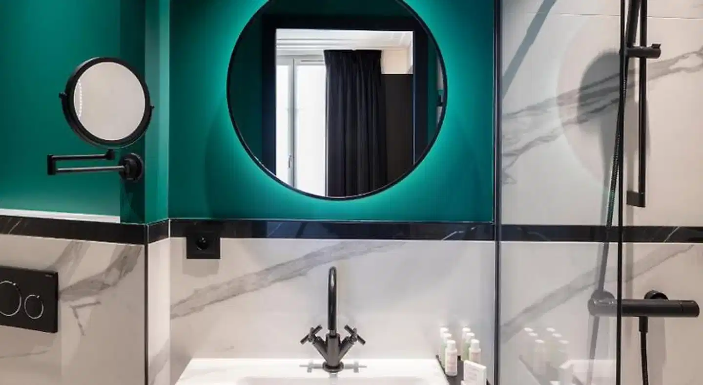 Hôtel Parisianer Badezimmer