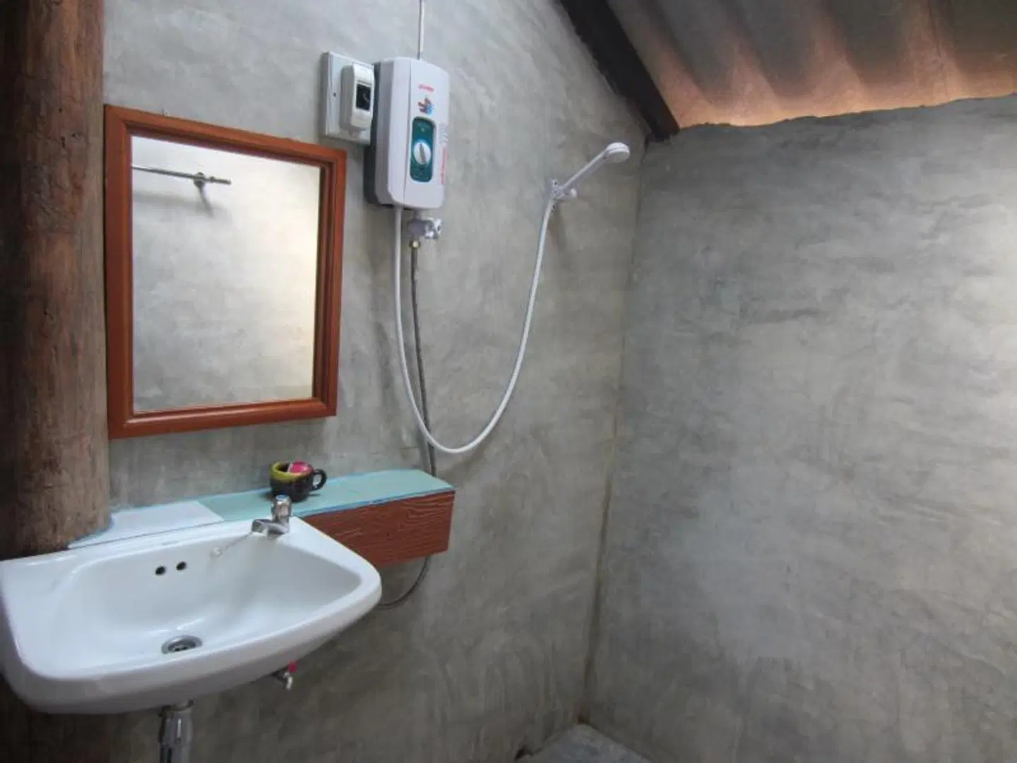 Pai Porpeang Guesthouse Badezimmer