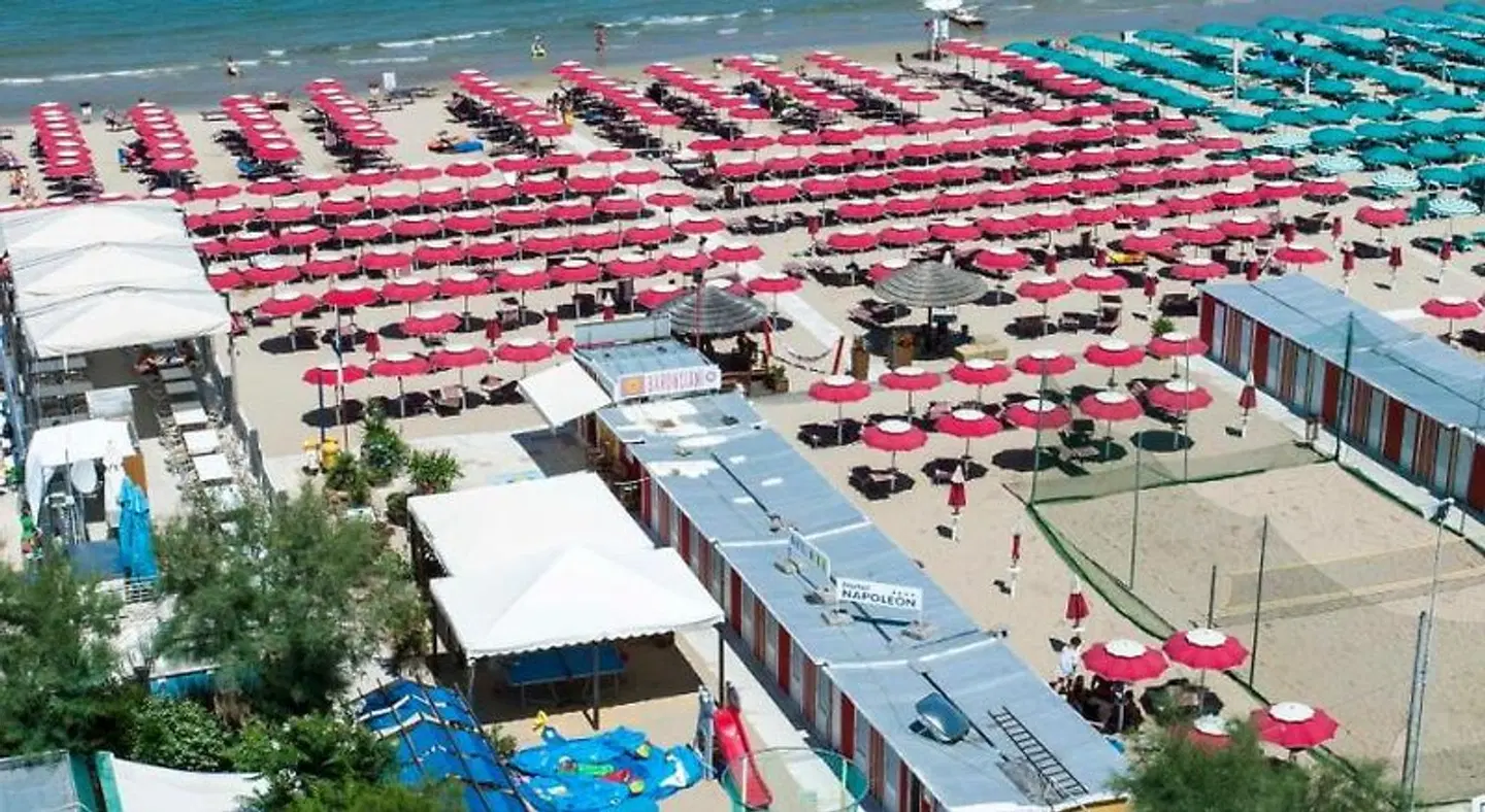Napoleon OUTDOOR_POOL