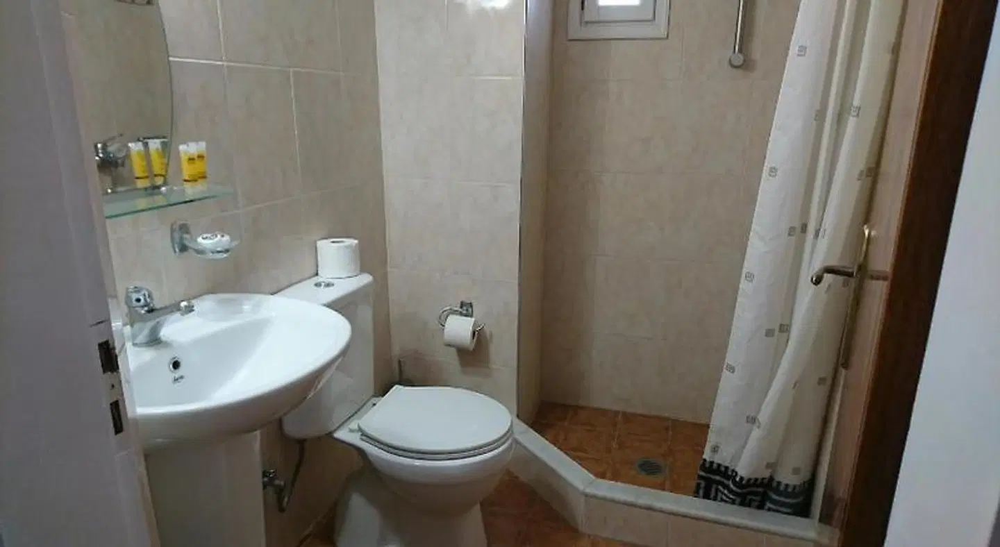 Eleni Rooms Badezimmer