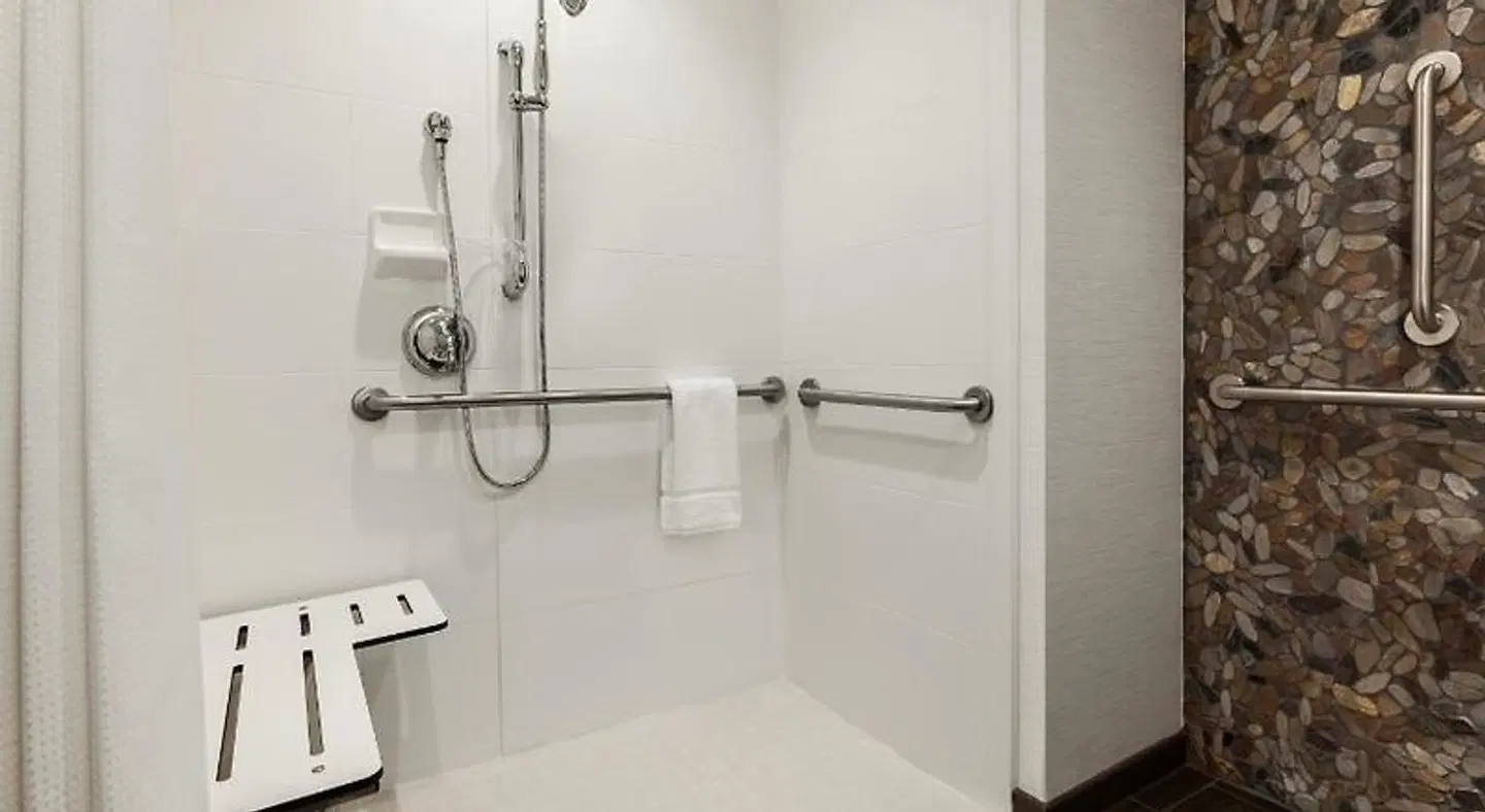 Hilton Garden Inn Charlotte/SouthPark Badezimmer
