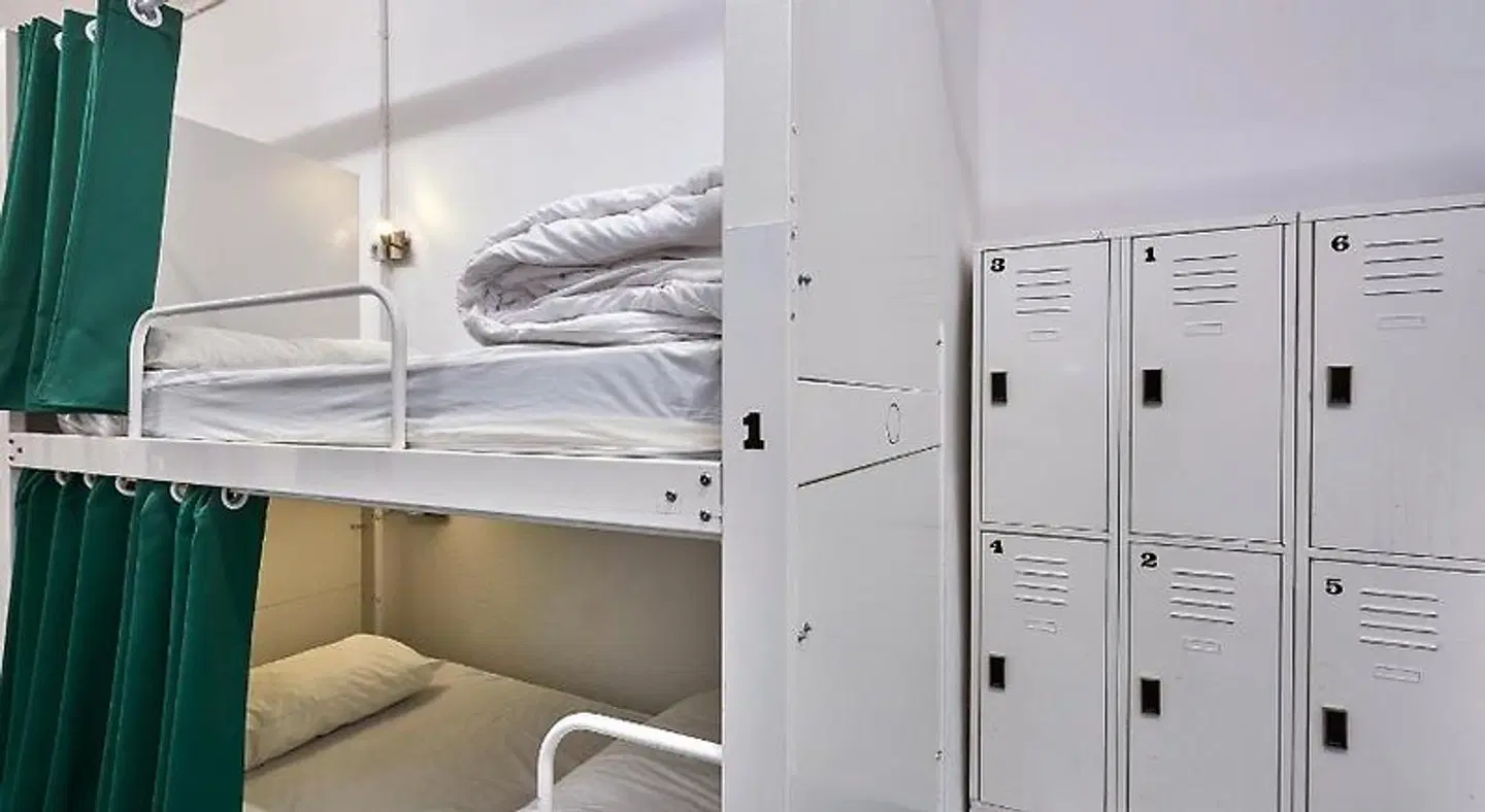 Hola Hostal Collblanc Badezimmer