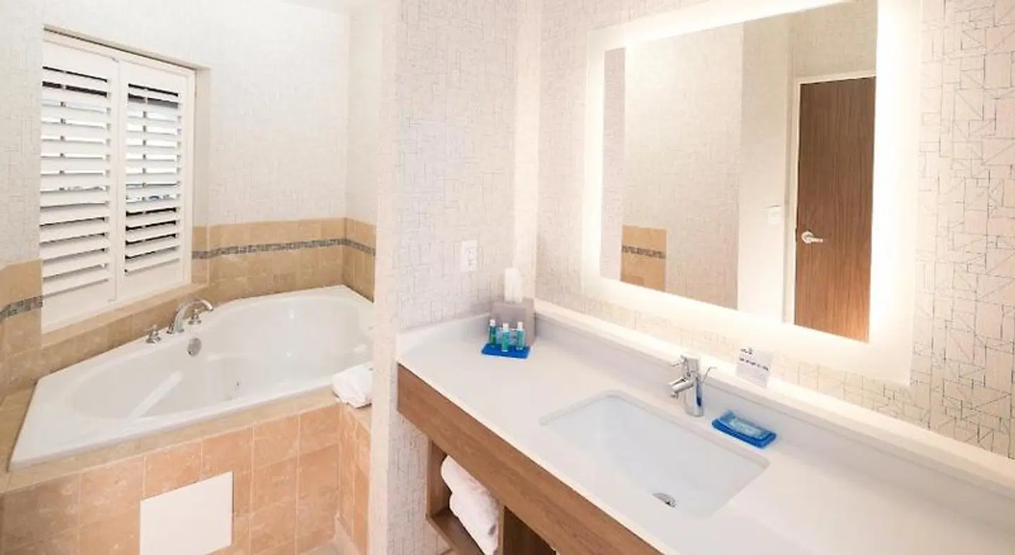 Holiday Inn Express & Suites Bay City by IHG Badezimmer