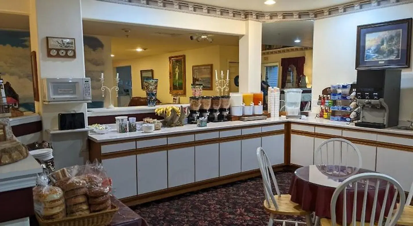 Lighthouse Inn Bar