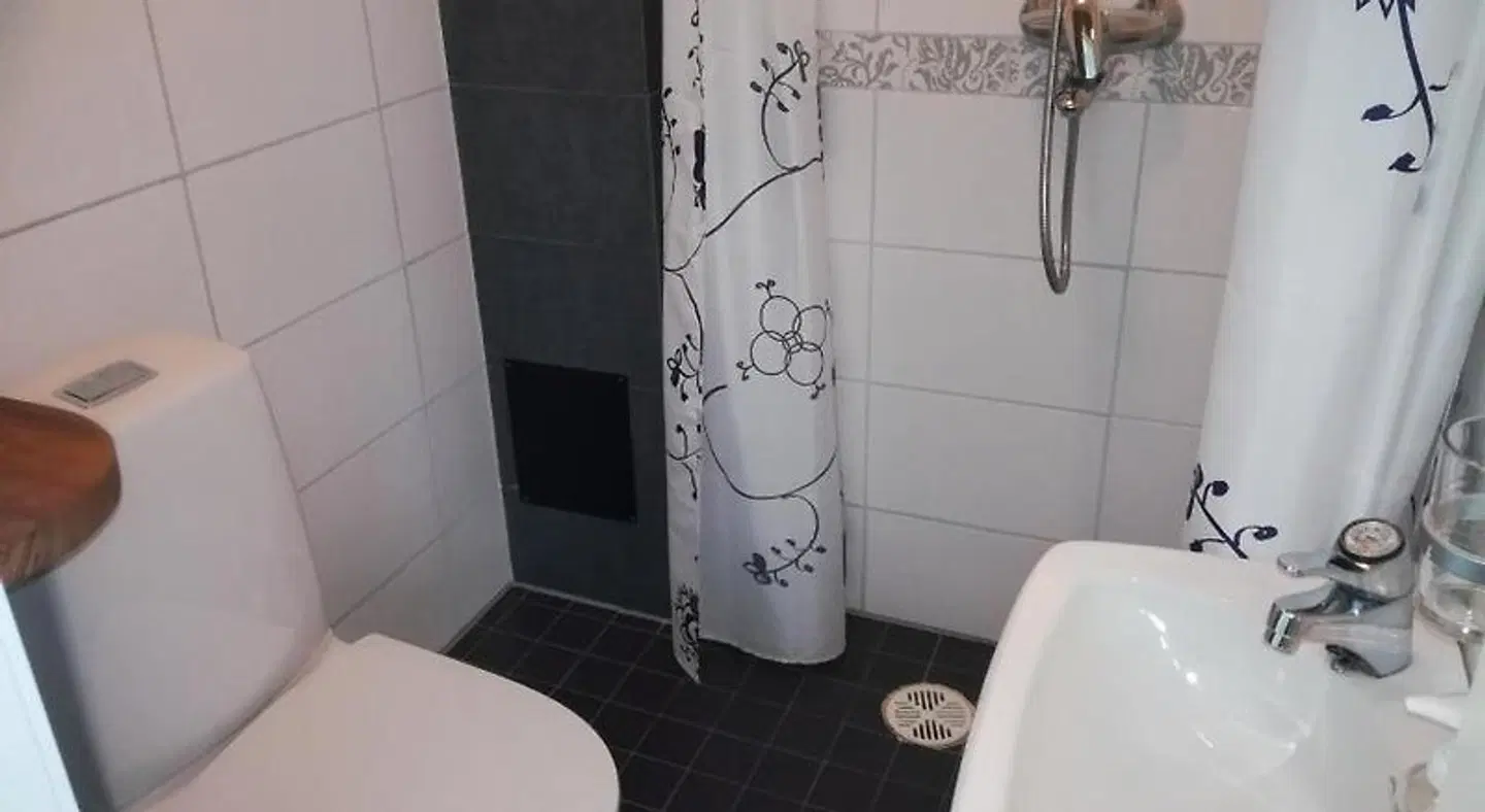 Salpalinjan Hovi Badezimmer