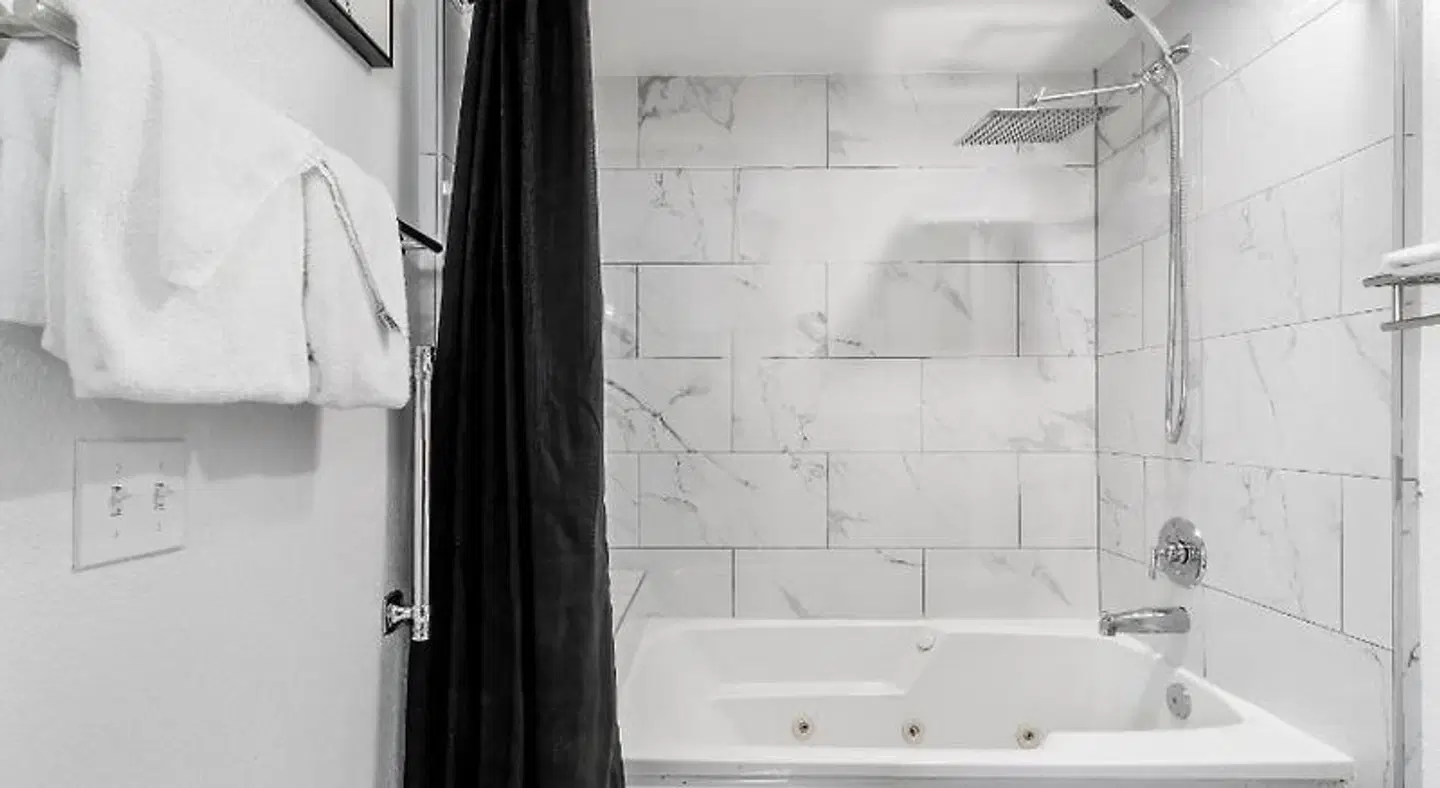 Ascot Suites, an Ascend Collection Hotel Badezimmer