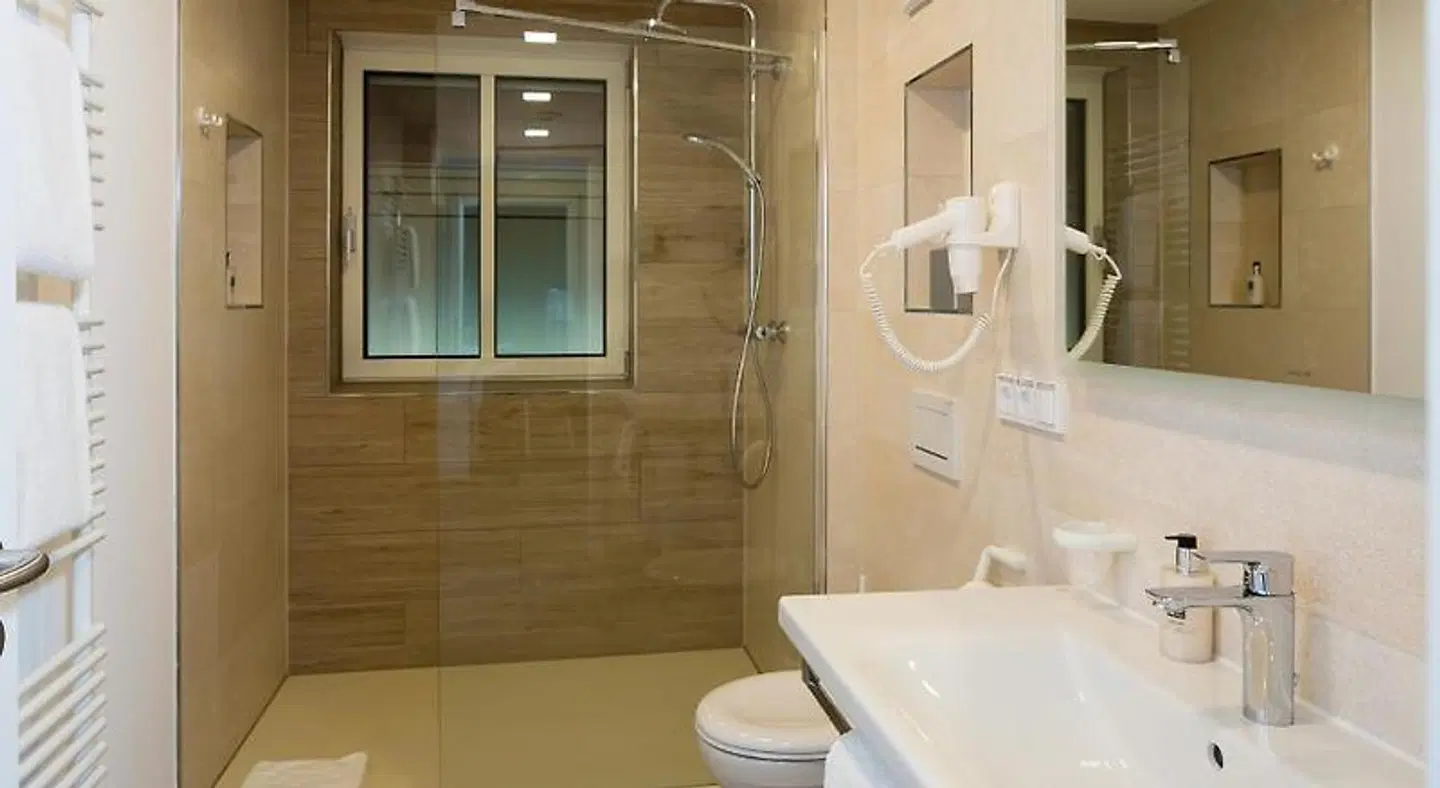 das Hotel am alten Park Badezimmer
