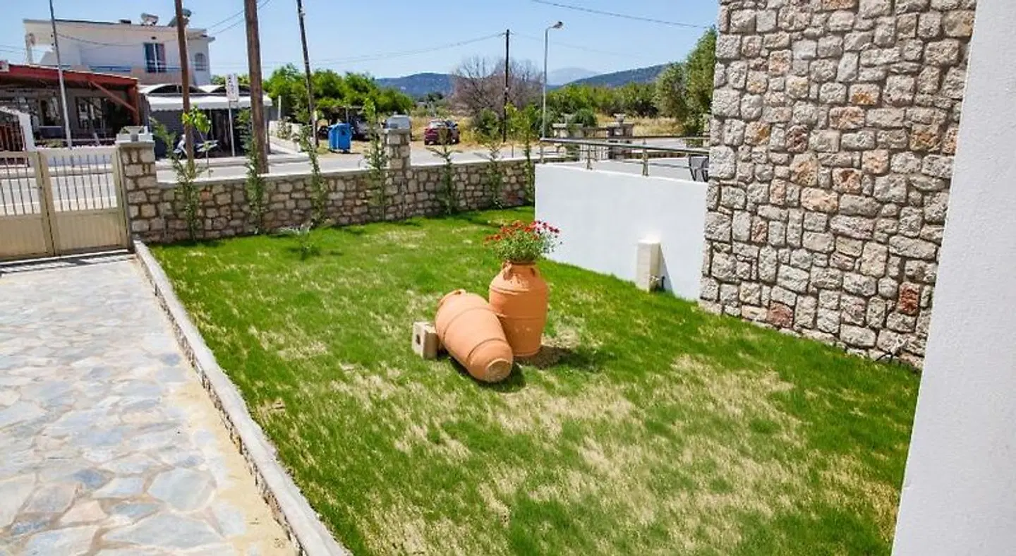 Haraki Stone Apartments Strand