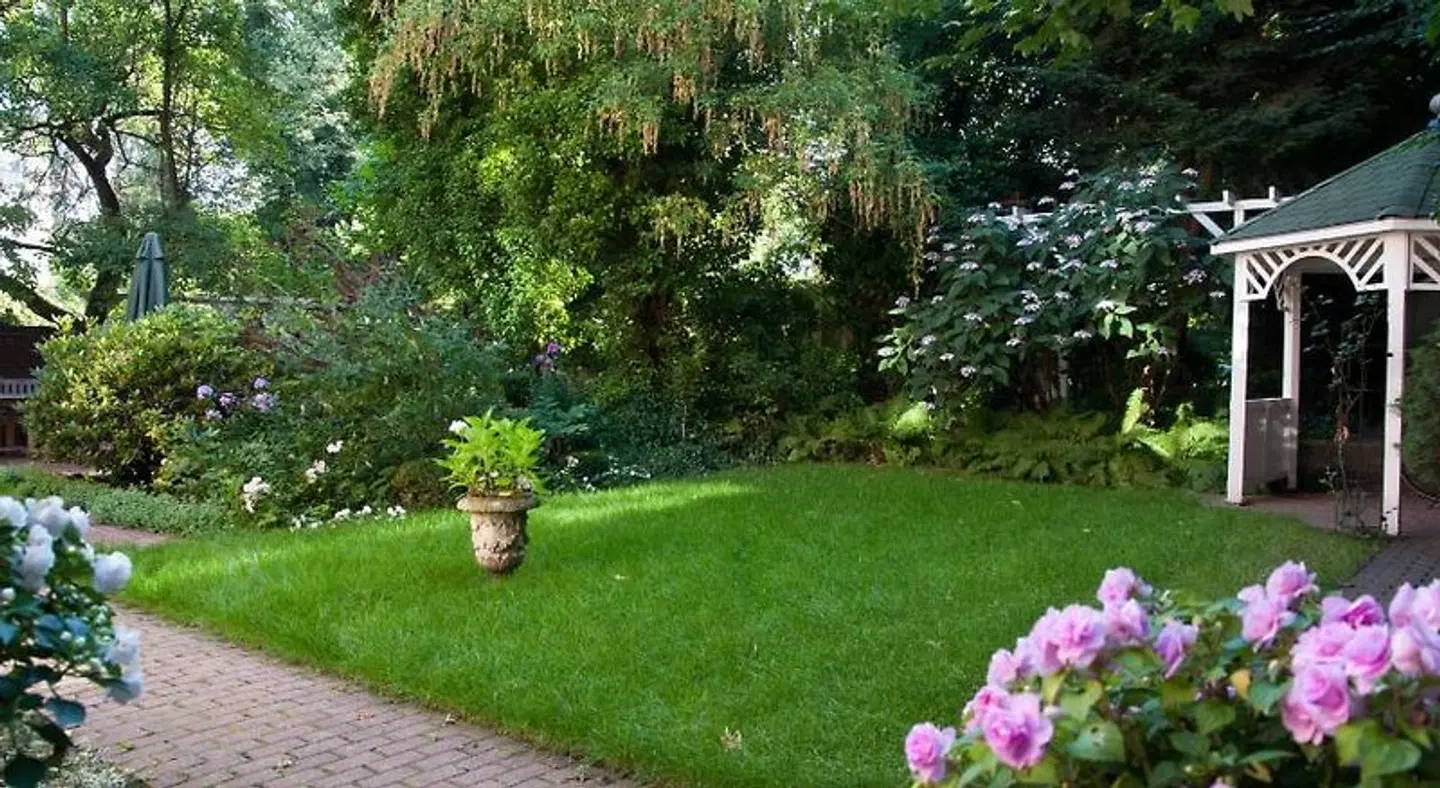 The Ivy House Garten
