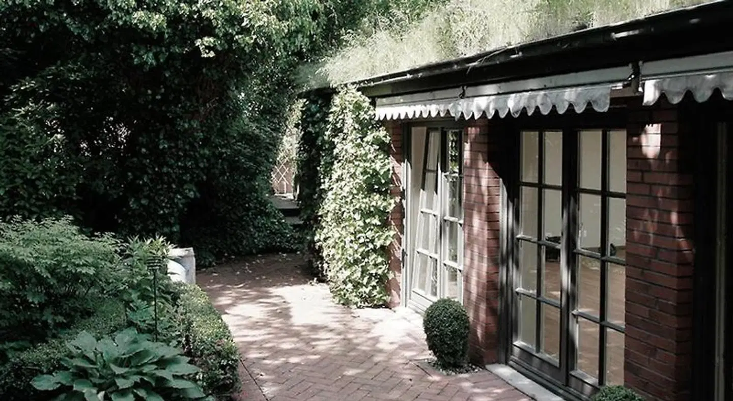 The Ivy House EXTERIOR