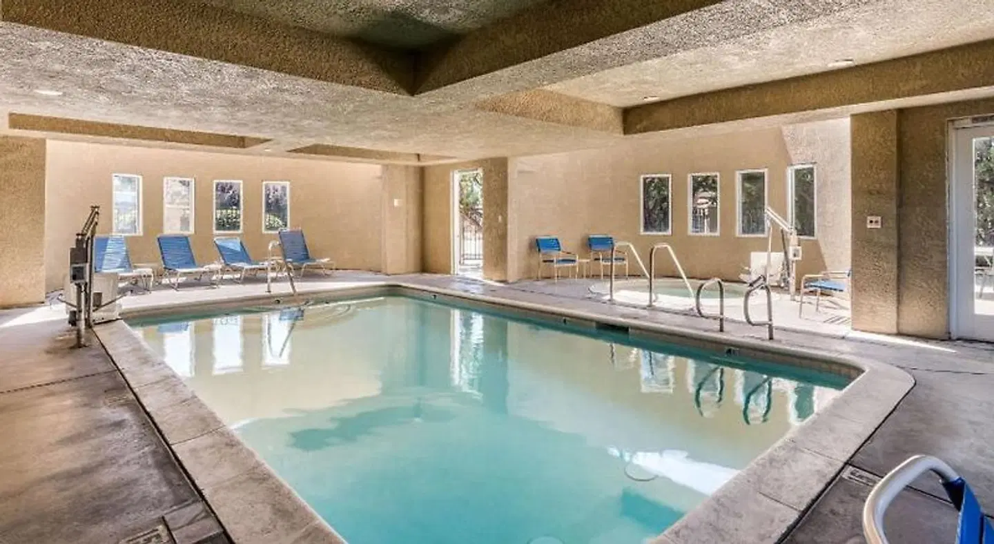 Comfort Inn Lathrop Hallenbad