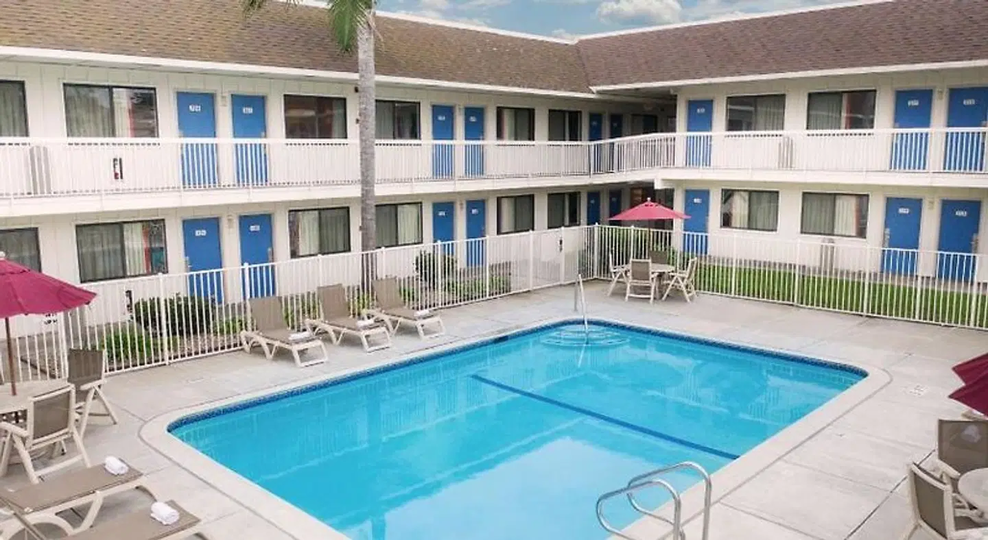 Motel 6 Pismo Beach, CA OUTDOOR_POOL