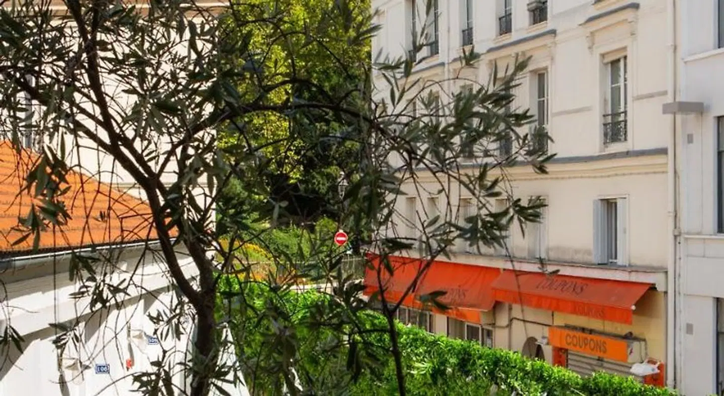 Le Village Hostel & Budget Hotel EXTERIOR