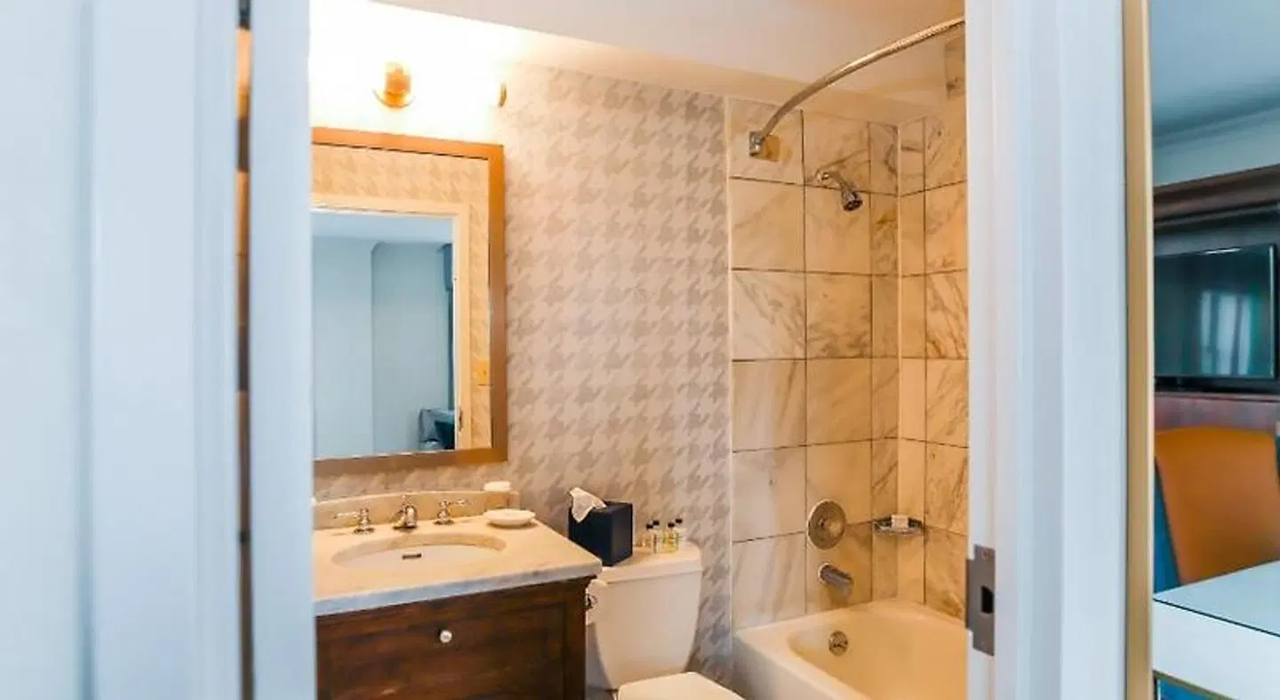 Dunhill Hotel Badezimmer