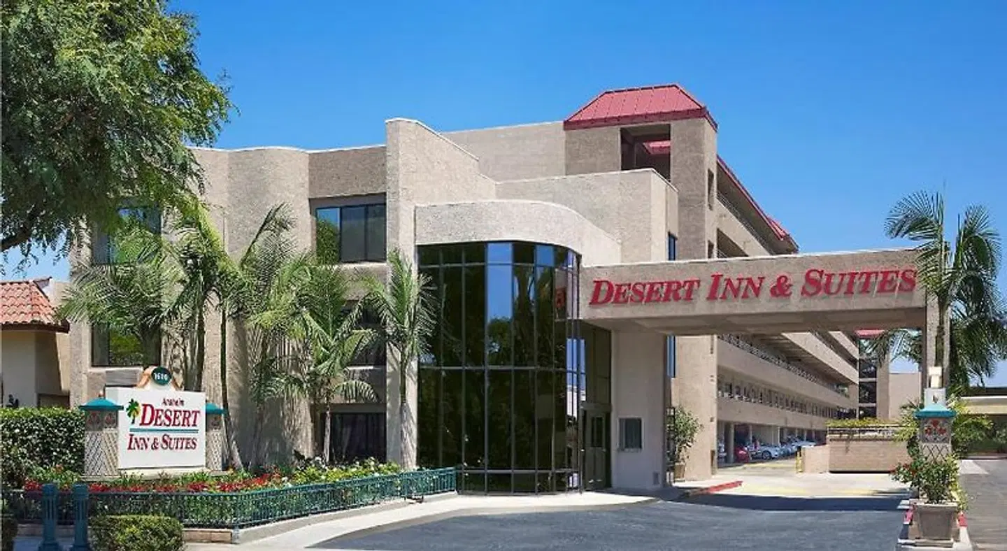 Anaheim Desert Inn & Suites EXTERIOR