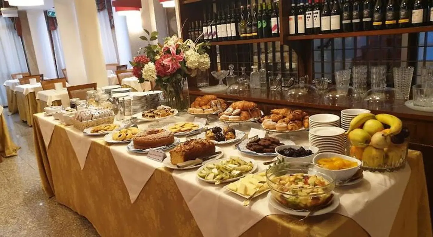 Riz Ferrari Restaurant