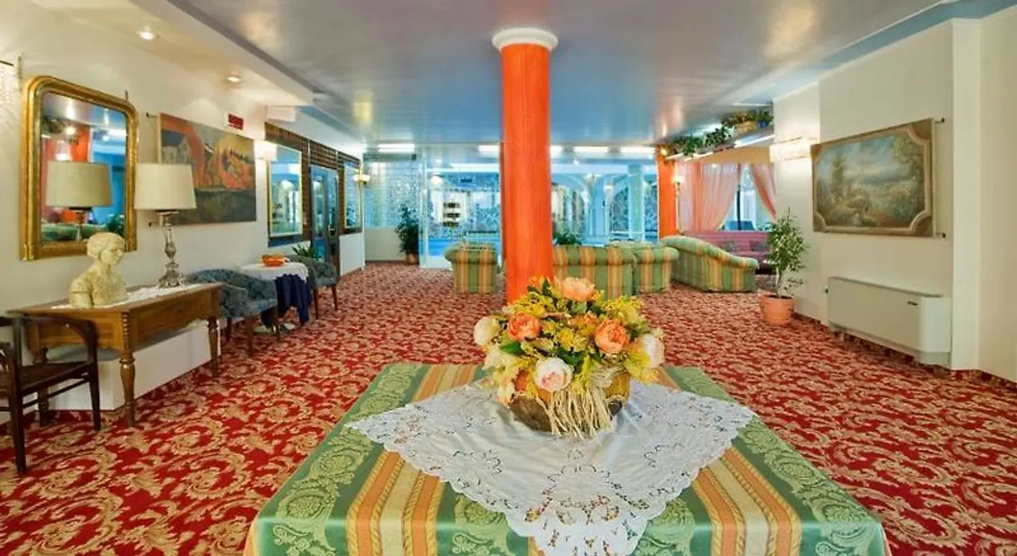 Riz Ferrari Restaurant