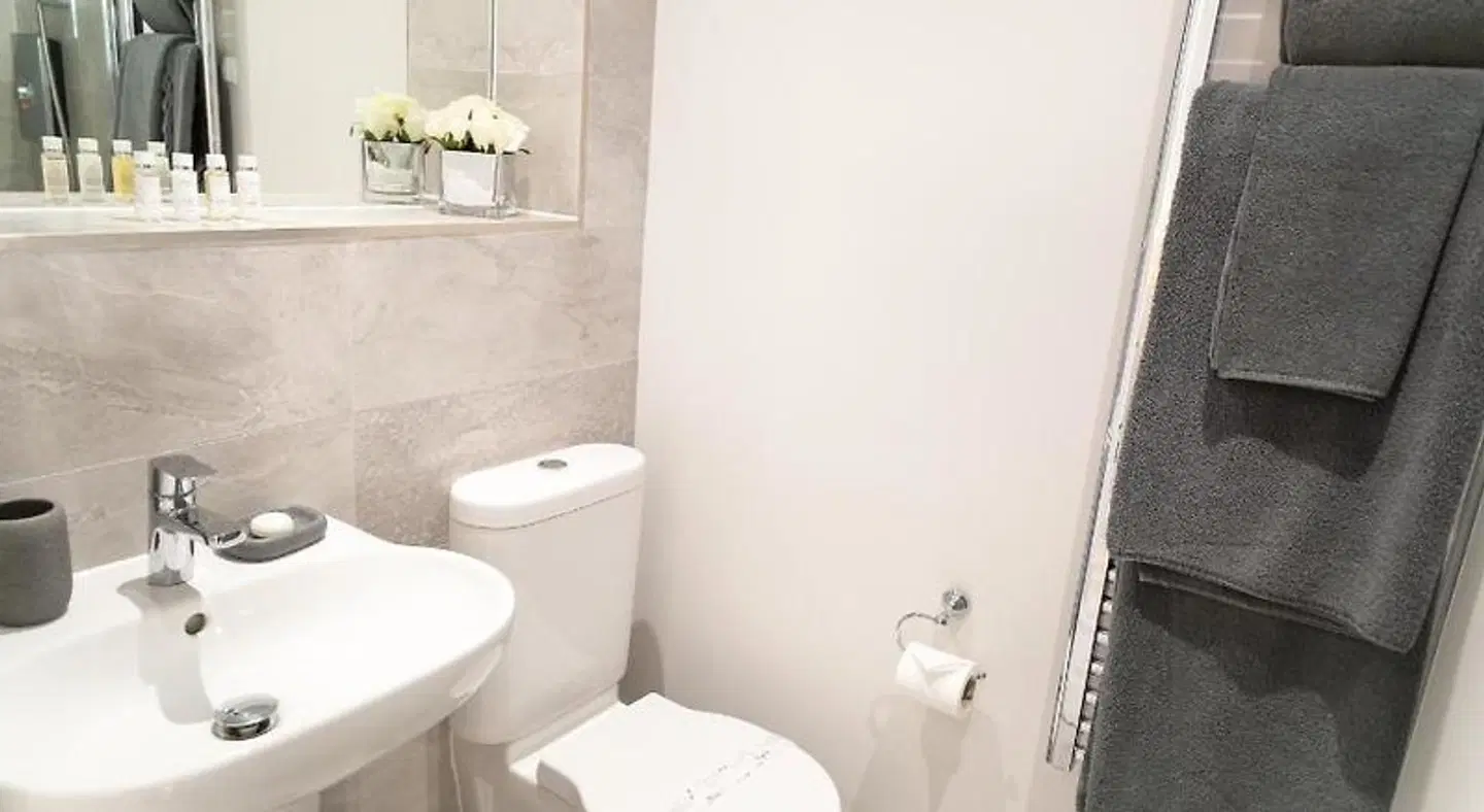 Citystay - Midsummer Mews Badezimmer