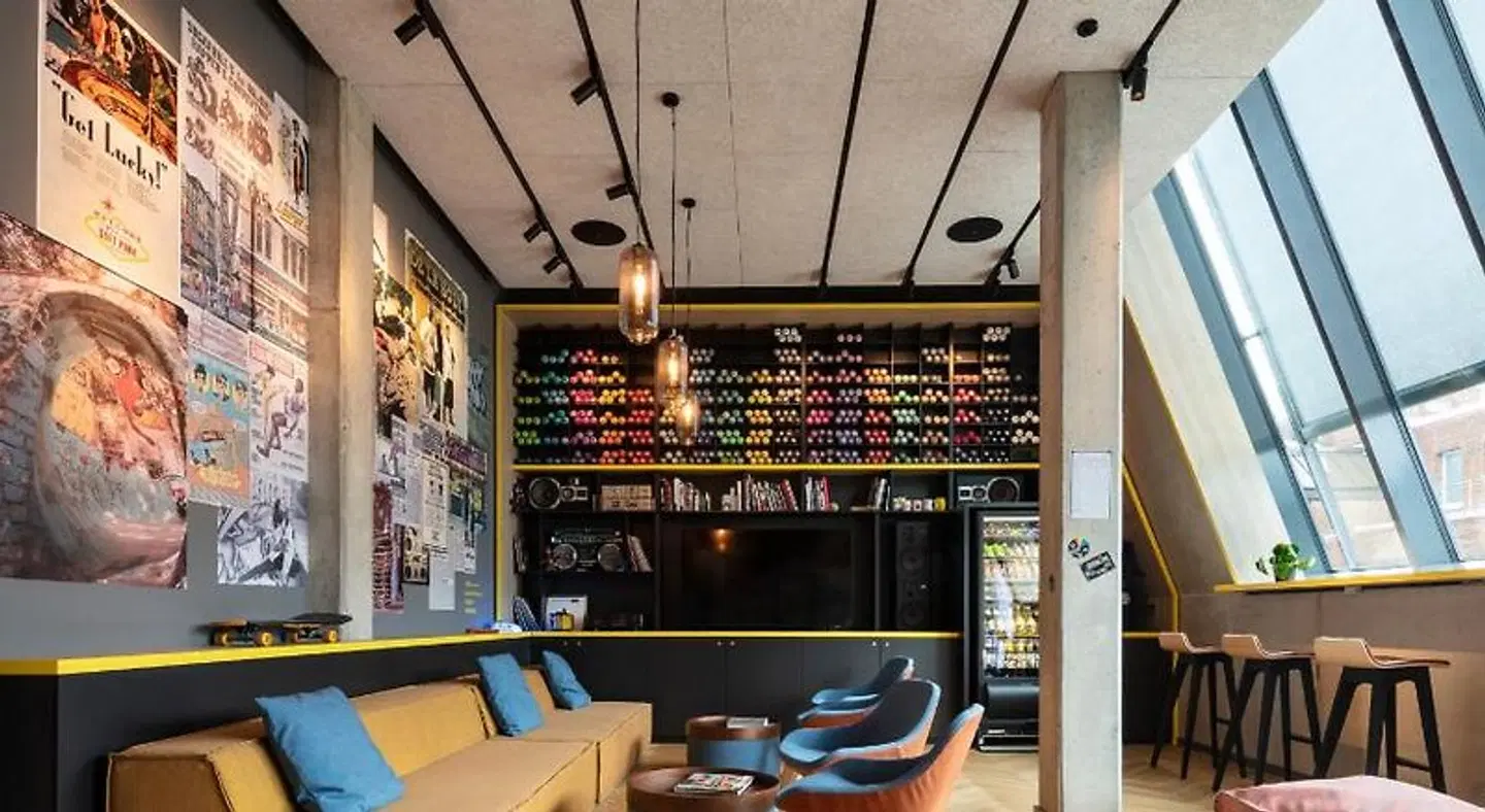 CAB20 LOUNGE_LOBBY