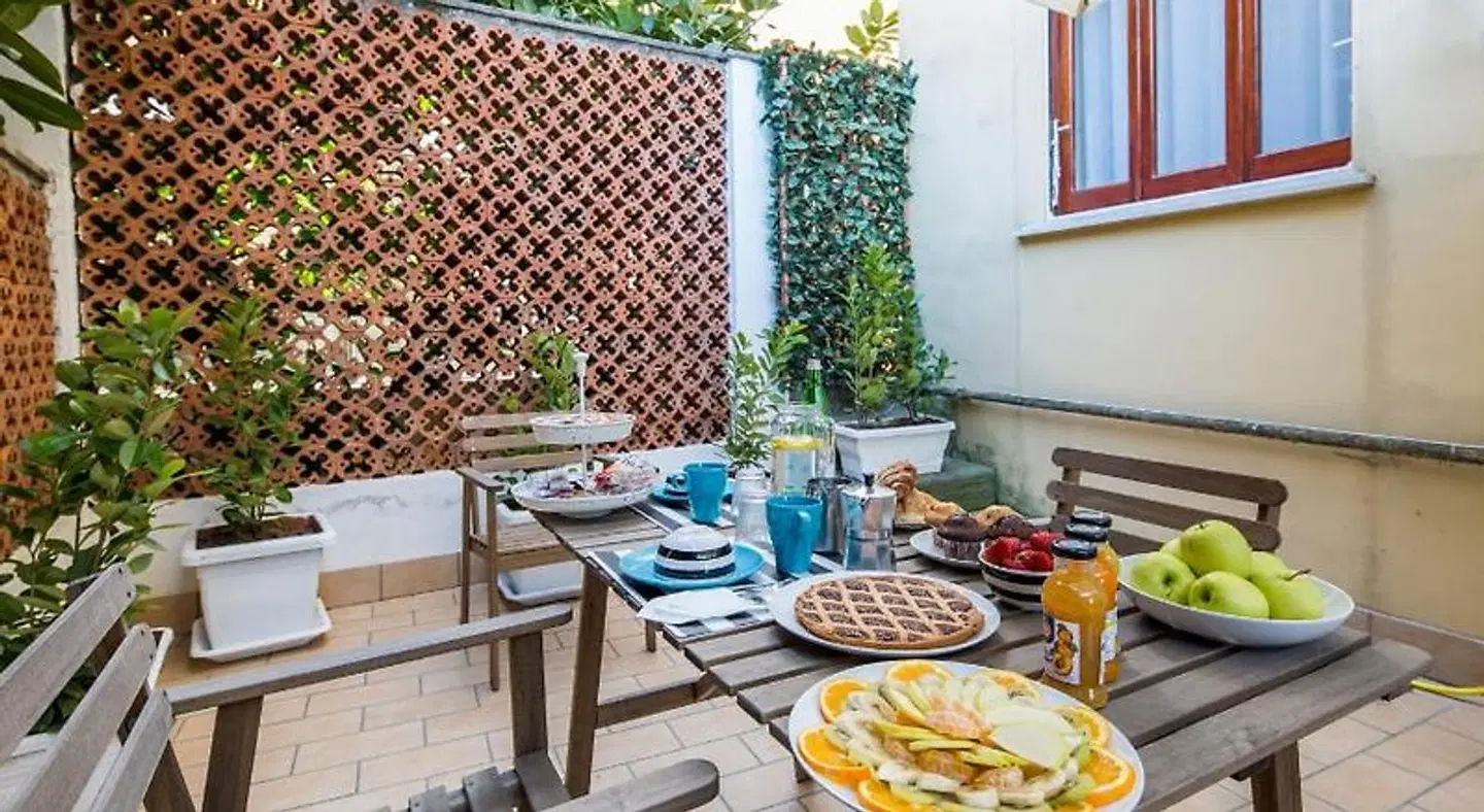 Flower Suites Sorrento Restaurant