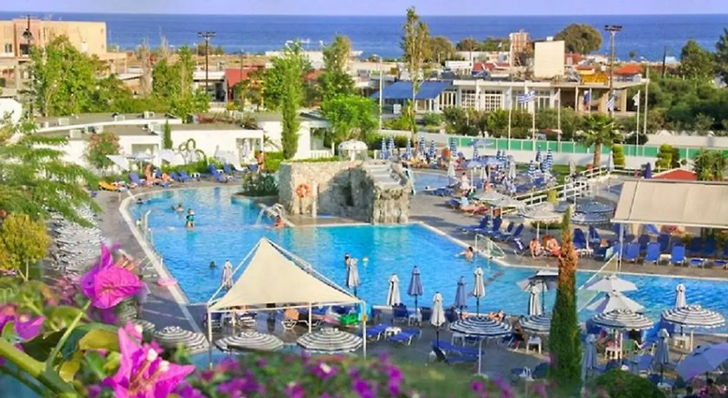Sun Palace Hotel OUTDOOR_POOL