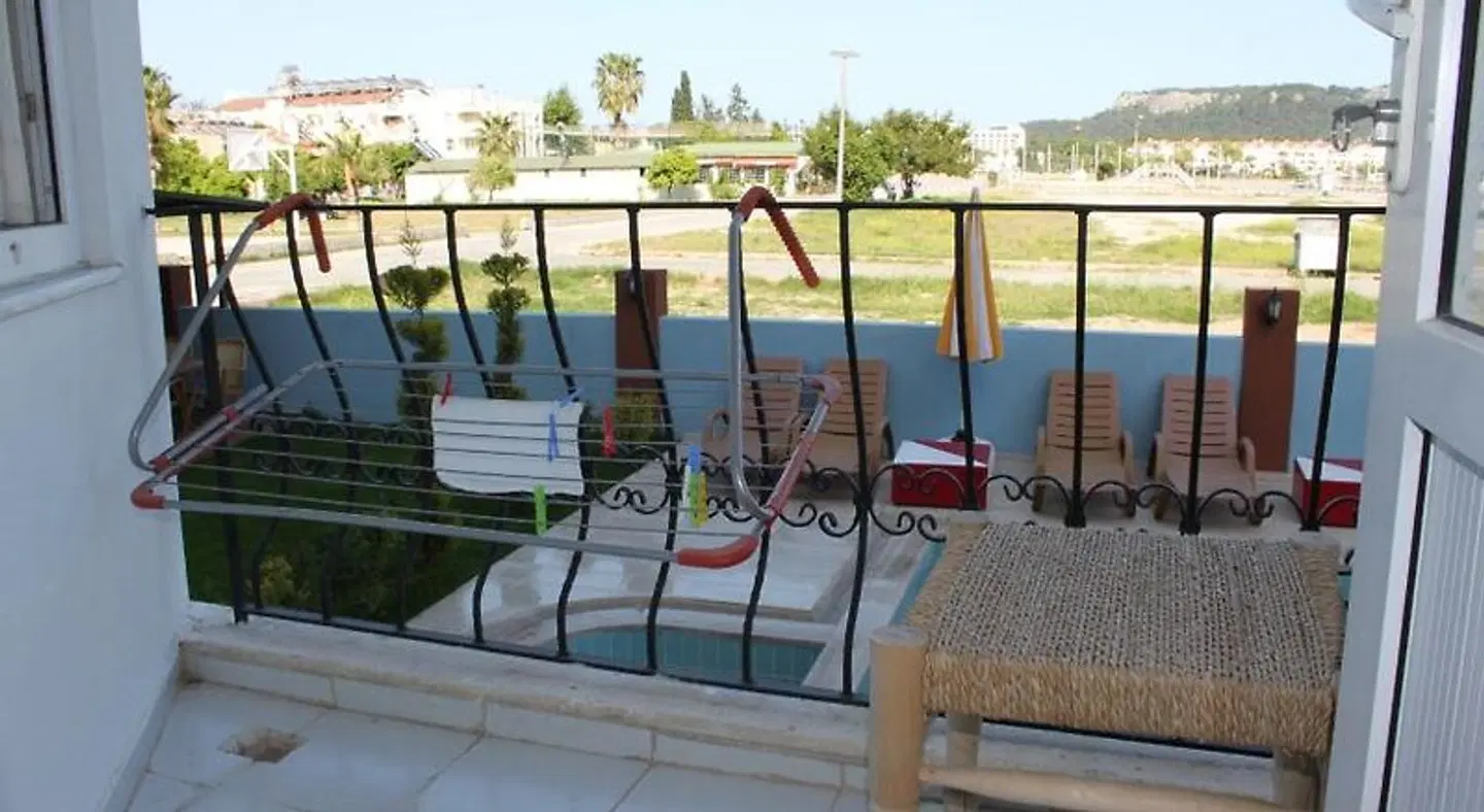 Kara Family Apart Terrasse