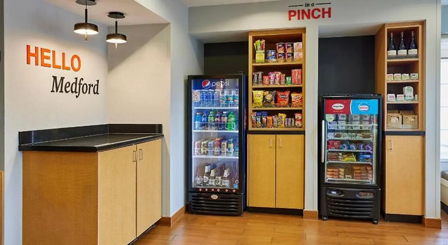TownePlace Suites by Marriott Medford LOUNGE_LOBBY