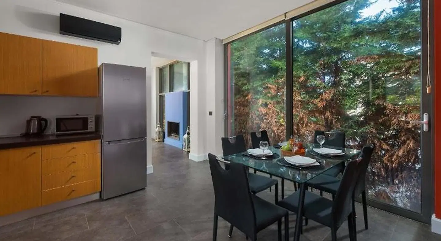 Almond Villa ROOM_EXAMPLE