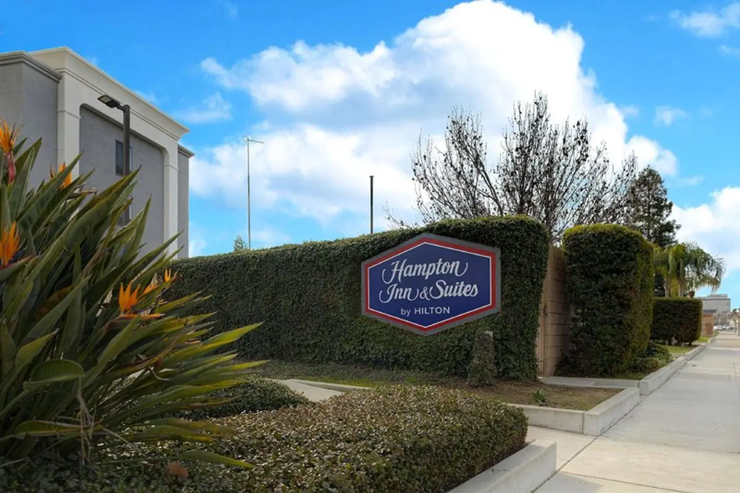 Hampton Inn & Suites Tulare EXTERIOR